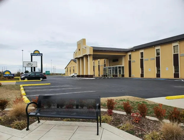 Days Inn by Wyndham Lawton hotel detail image 1
