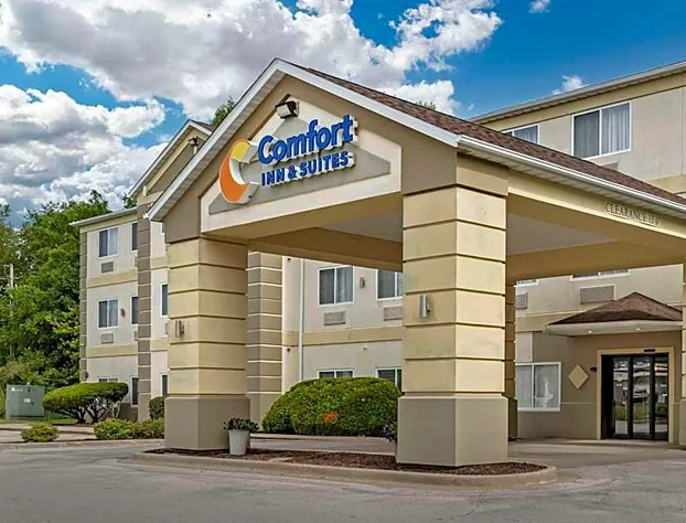 Comfort Inn & Suites East Moline near I-80 hotel detail image 1