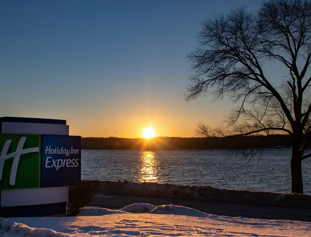 Holiday Inn Express Le Claire Riverfront-Davenport by IHG hotel detail image 4