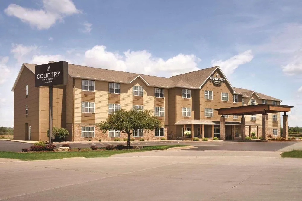 Country Inn & Suites by Radisson, Moline Airport, IL hotel hero