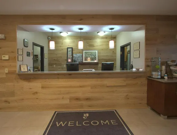 Country Inn & Suites by Radisson, Moline Airport, IL hotel detail image 4