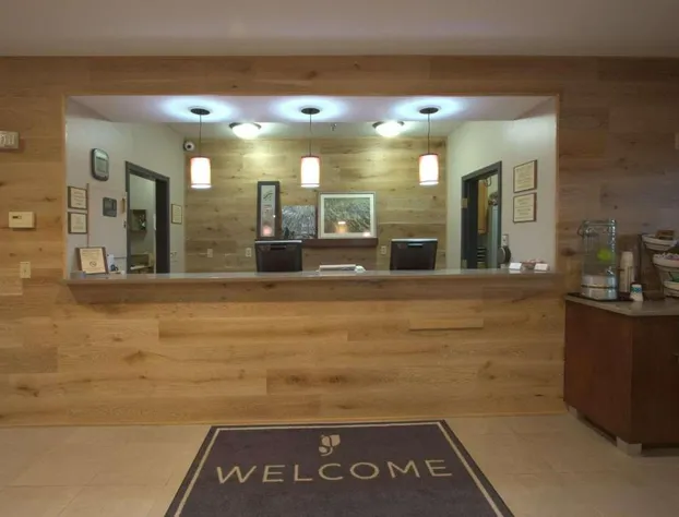 Country Inn & Suites by Radisson, Moline Airport hotel detail image 4