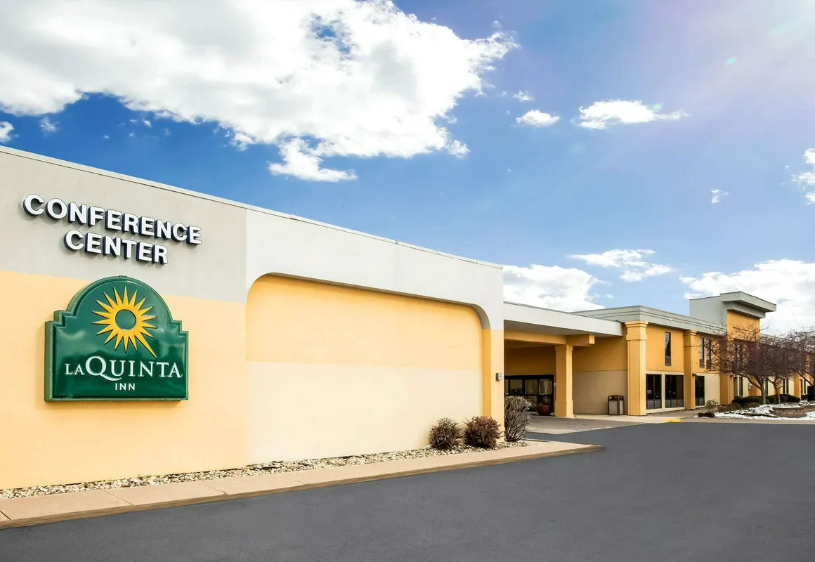 La Quinta Inn by Wyndham Davenport & Conference Center hotel hero