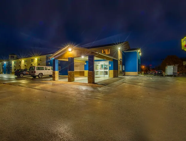 Super 8 by Wyndham Rockford I-90/Casino District hotel detail image 3