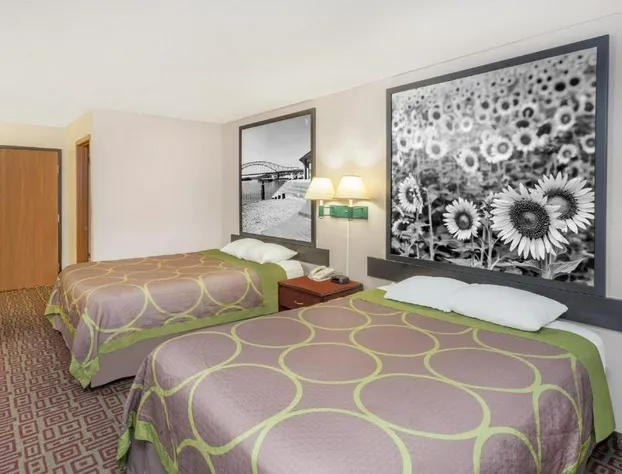 Super 8 by Wyndham Muscatine hotel detail image 2