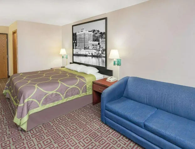 Super 8 by Wyndham Muscatine hotel detail image 3
