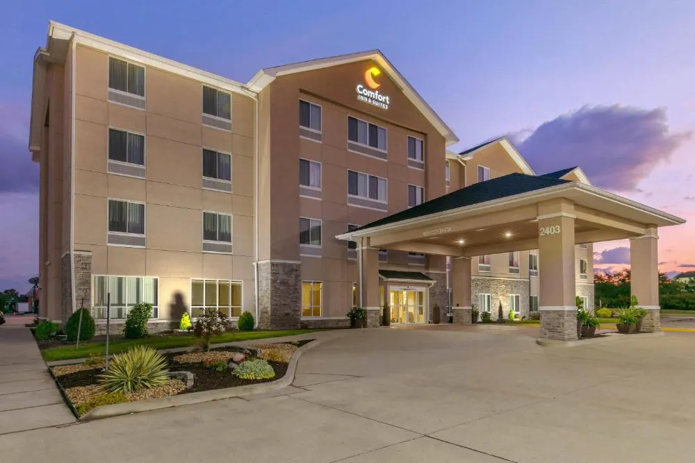 Comfort Inn & Suites Marion I-57 hotel hero
