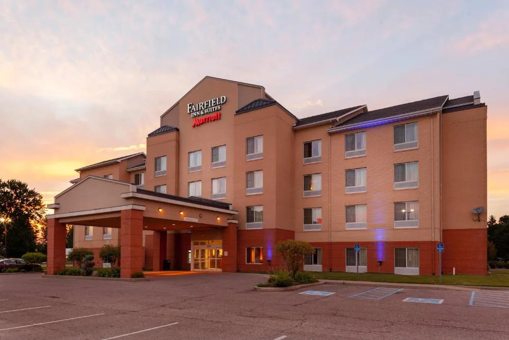 Fairfield Inn & Suites Seymour hotel hero