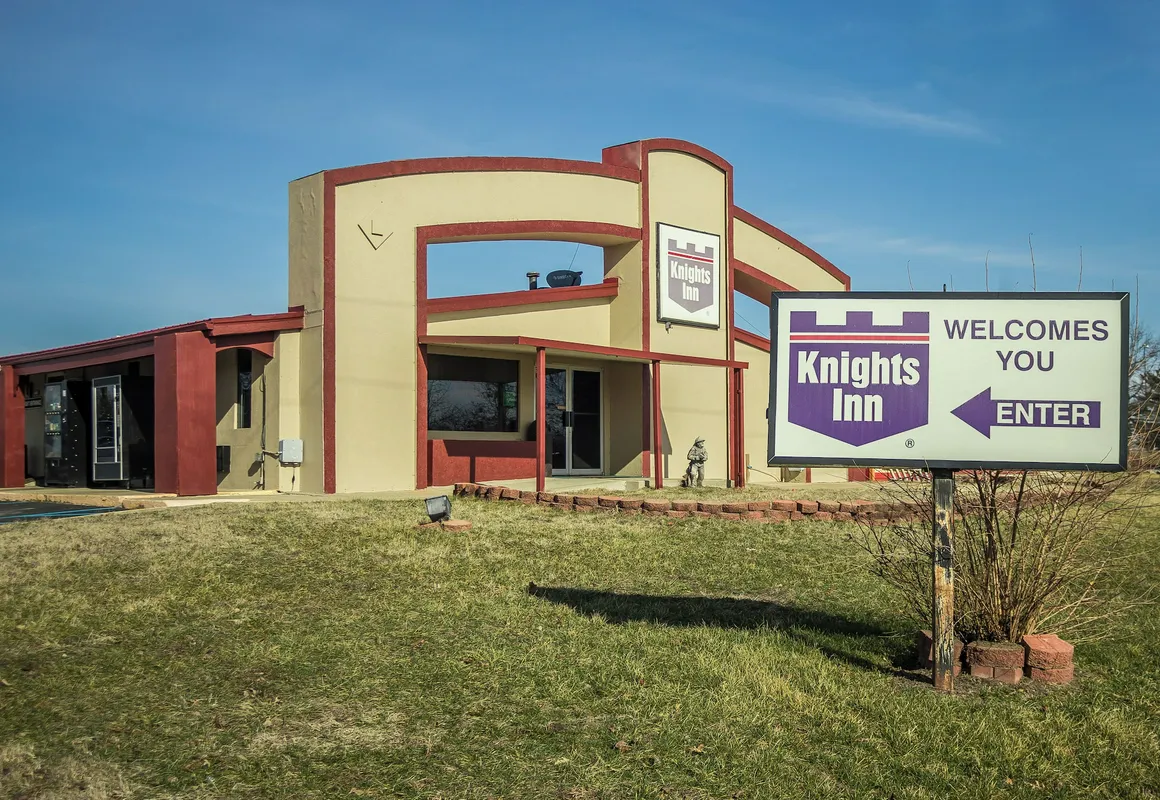 Knights Inn Seymour hotel hero