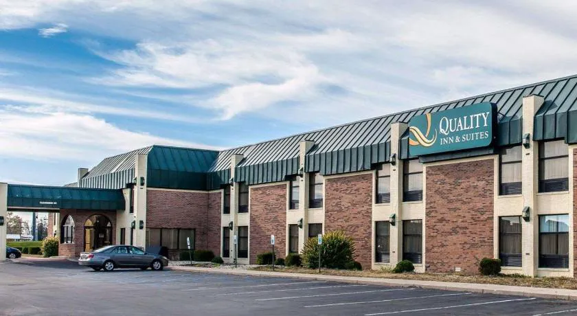 Quality Inn & Suites Shelbyville I-74 hotel hero