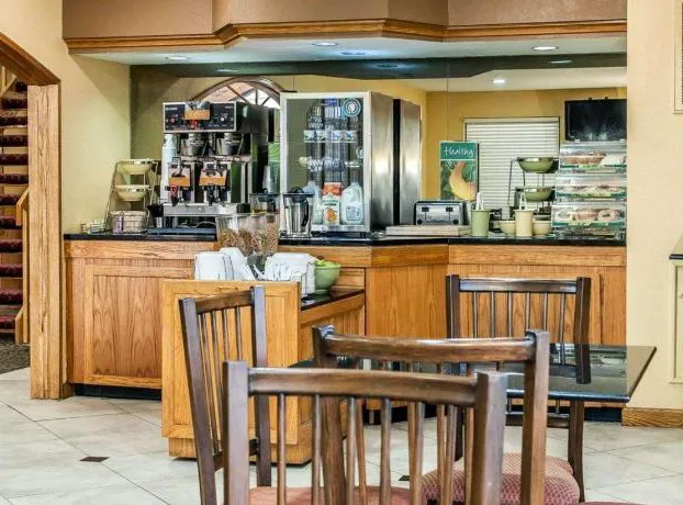 Quality Inn & Suites Shelbyville I-74 hotel detail image 4