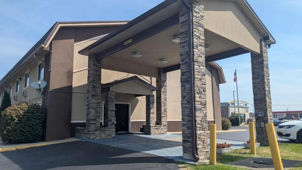 Super 8 by Wyndham Shelbyville hotel hero