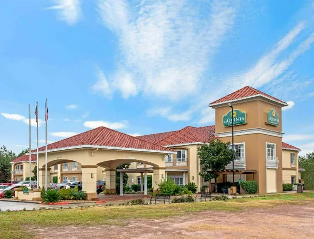 La Quinta Inn & Suites by Wyndham Conroe hotel detail image 1