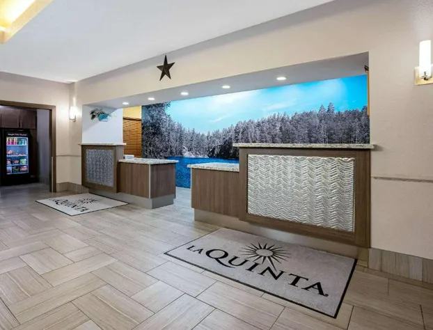 La Quinta Inn & Suites by Wyndham Conroe hotel detail image 4