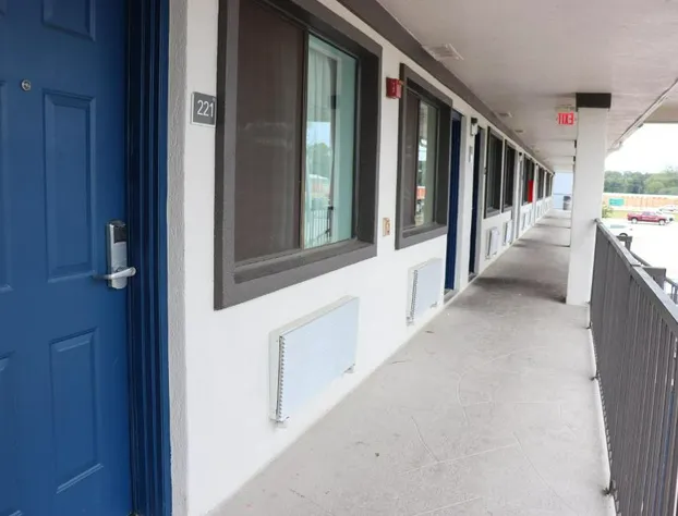 Motel 6 Alvin, TX hotel detail image 3