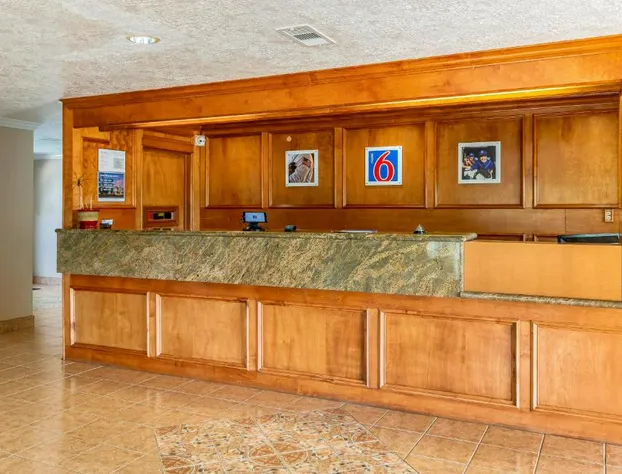 Motel 6 Alvin, TX hotel detail image 4