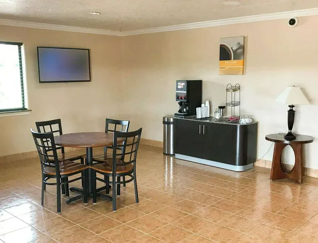 Motel 6 Alvin, TX hotel detail image 2