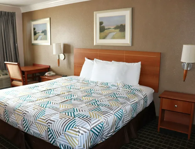 Motel 6 Alvin, TX hotel detail image 4