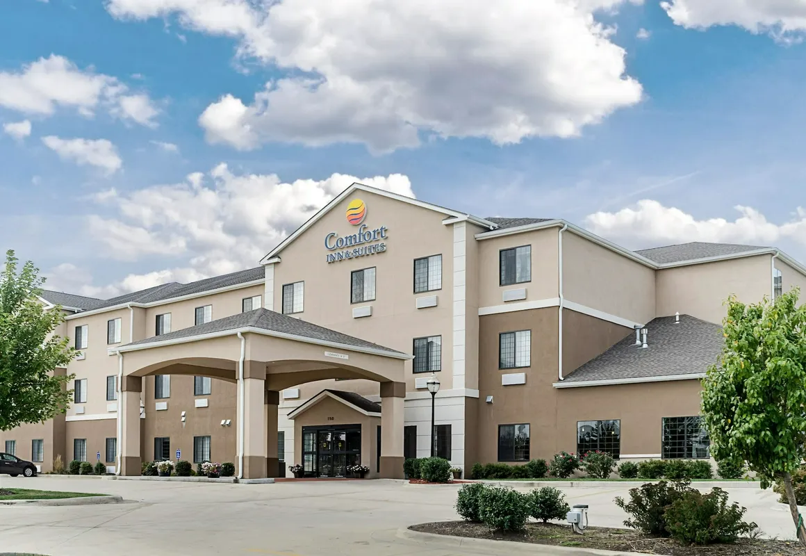 Comfort Inn & Suites Lawrence - University Area hotel hero