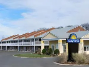 Days Inn by Wyndham KU Lawrence hotel hero