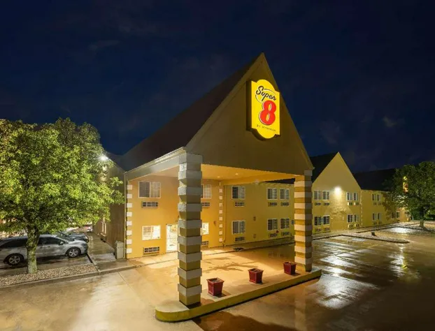 Super 8 by Wyndham De Soto hotel detail image 2