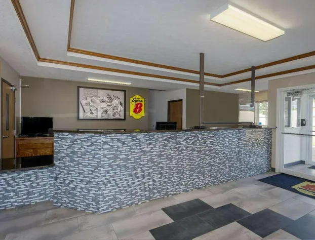 Super 8 by Wyndham De Soto hotel detail image 4