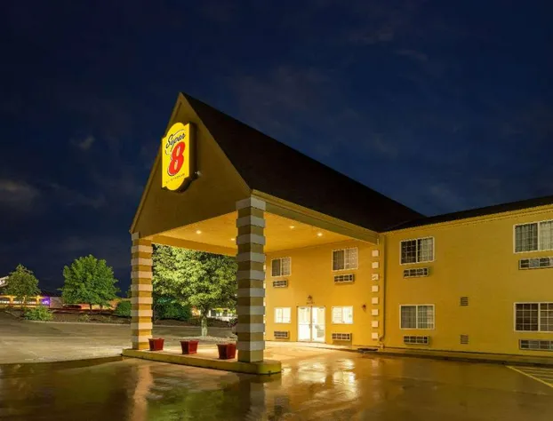 Super 8 by Wyndham De Soto hotel detail image 3