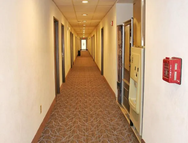 Super 8 by Wyndham De Soto hotel detail image 4