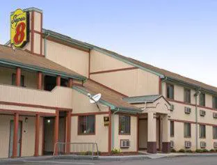 Super 8 by Wyndham Hancock MD hotel detail image 1