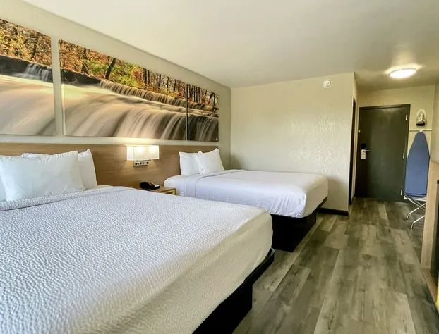 Days Inn by Wyndham Columbus IN hotel detail image 2