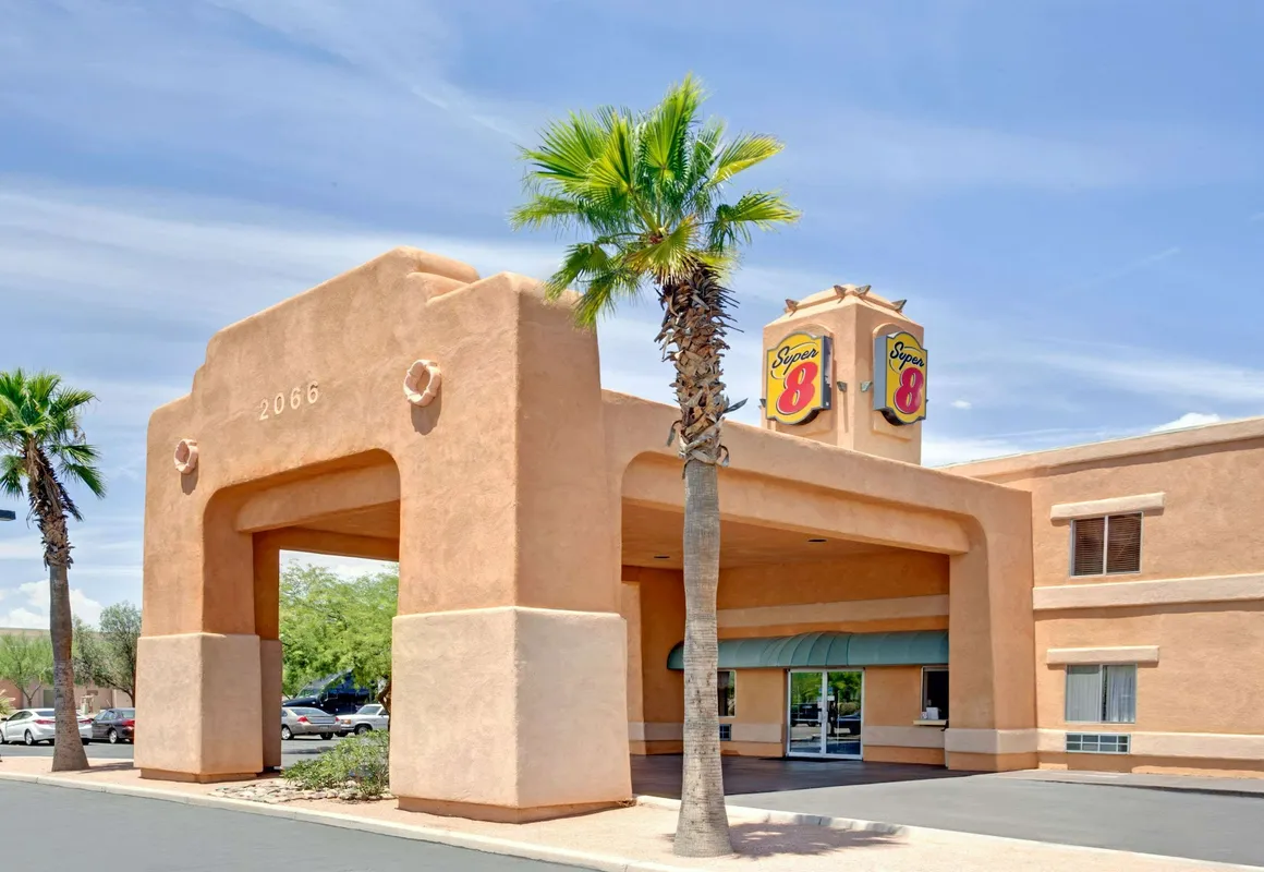 Super 8 by Wyndham Casa Grande hotel hero