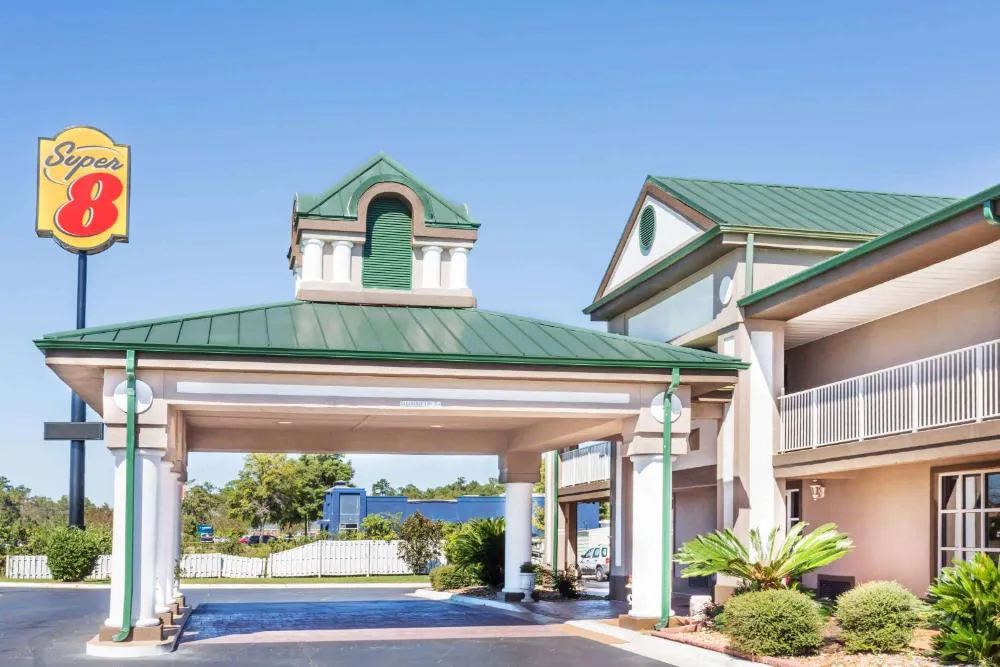 Super 8 by Wyndham Marianna I-10 hotel hero