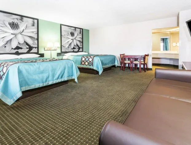 Super 8 by Wyndham Marianna I-10 hotel detail image 3