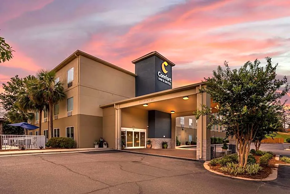 Comfort Inn & Suites Crestview hotel hero