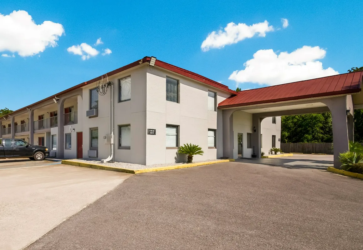 Red Roof Inn Crestview hotel hero