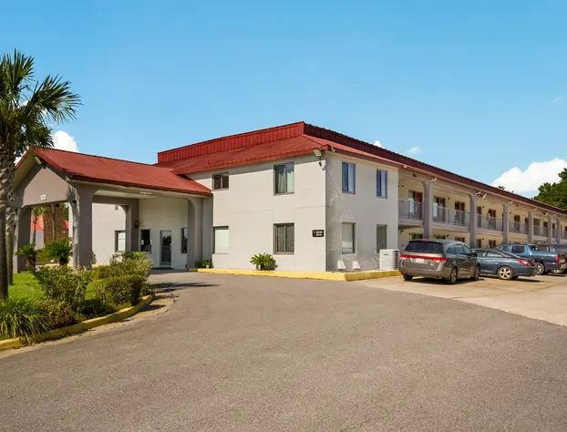 Red Roof Inn Crestview hotel detail image 1