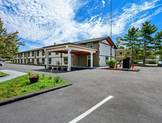 Super 8 by Wyndham Lewiston Auburn Area hotel detail image 2