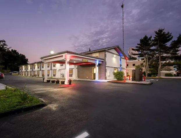 Super 8 by Wyndham Lewiston Auburn Area hotel detail image 3