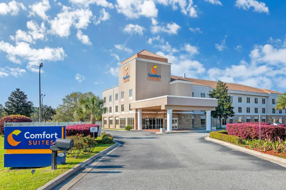 Comfort Suites Brunswick hotel hero
