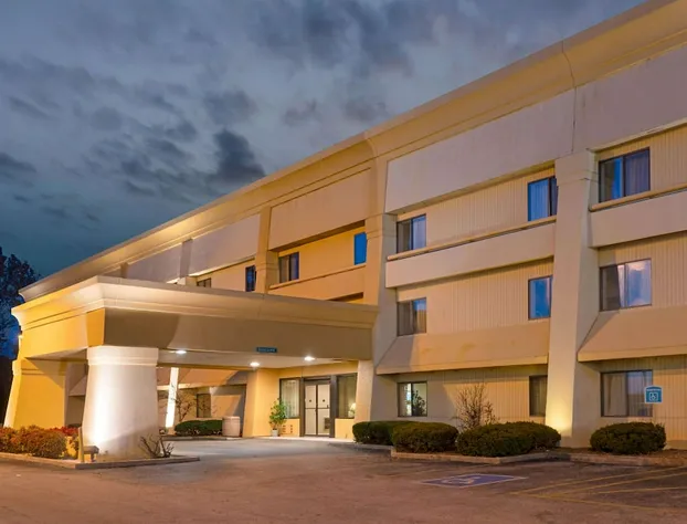 La Quinta Inn & Suites by Wyndham Jackson hotel detail image 1