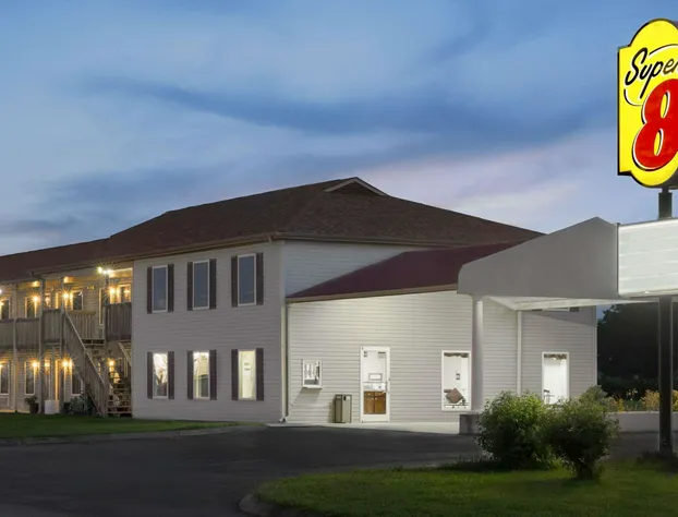 Super 8 by Wyndham Whiteville hotel detail image 1