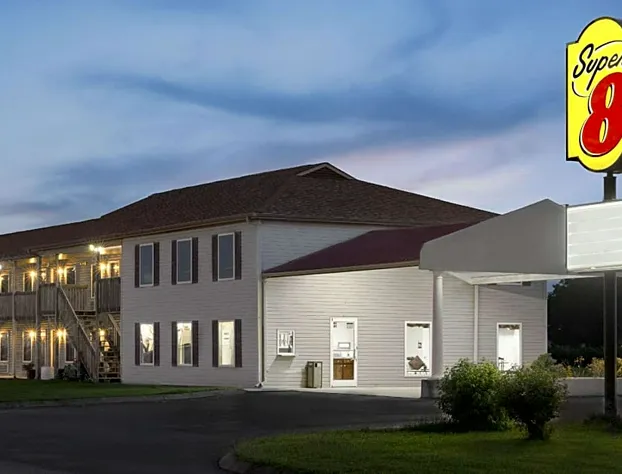 Super 8 by Wyndham Whiteville hotel detail image 1