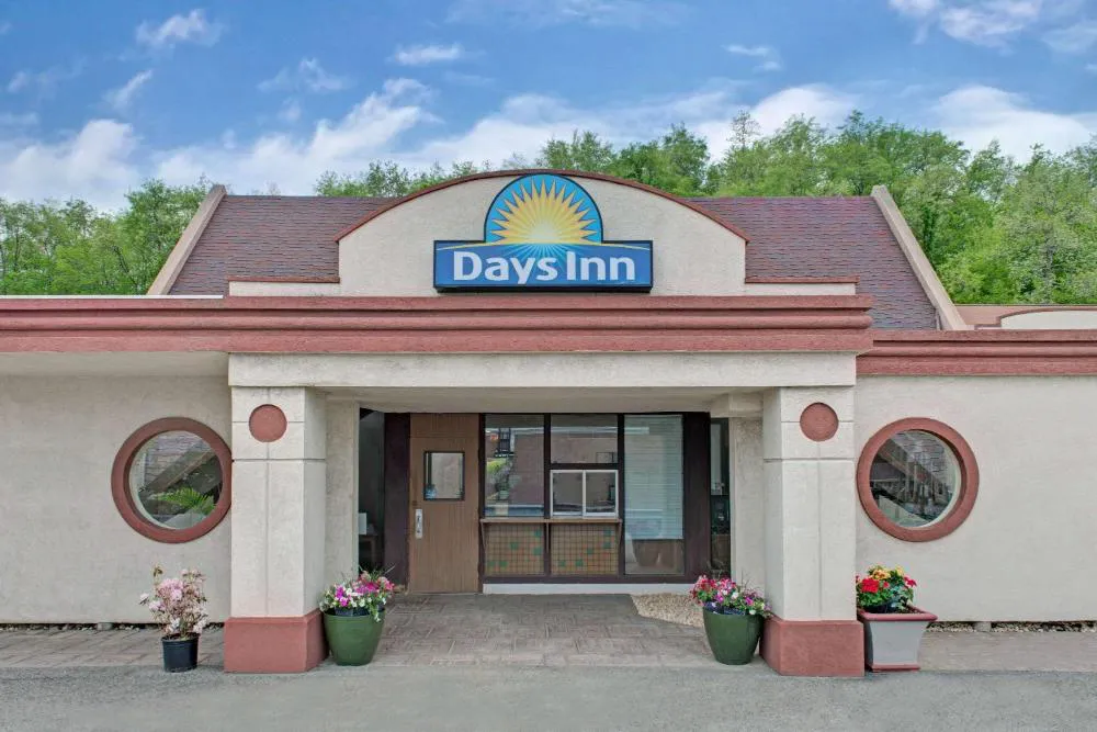 Days Inn by Wyndham Washington Pennsylvania hotel hero