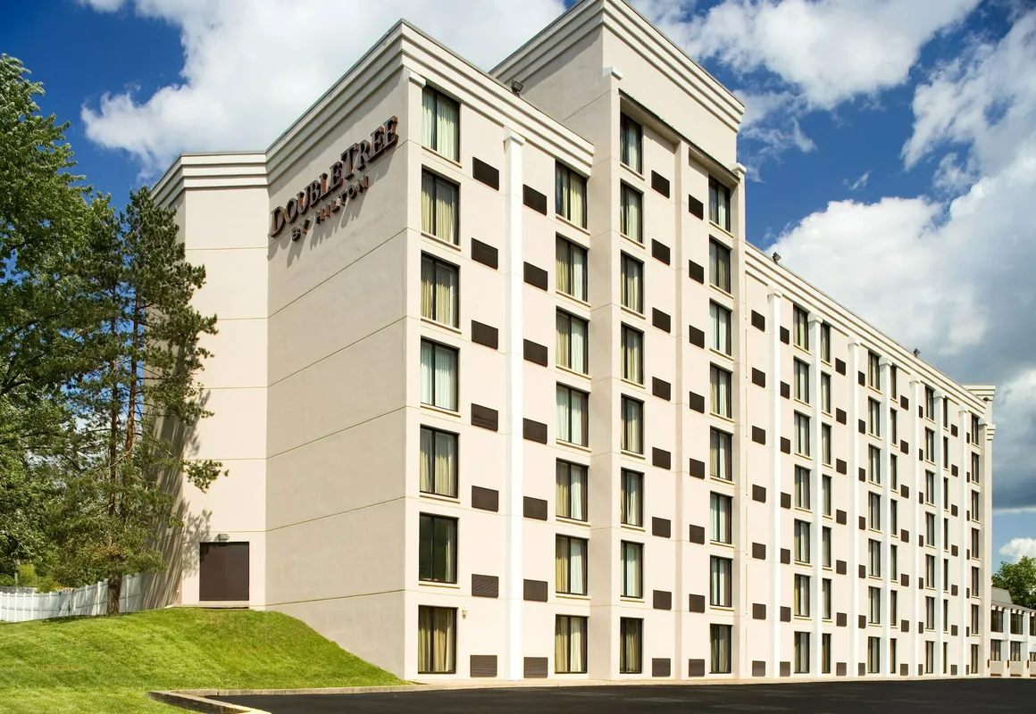 DoubleTree by Hilton Washington Meadow Lands Casino Area hotel hero