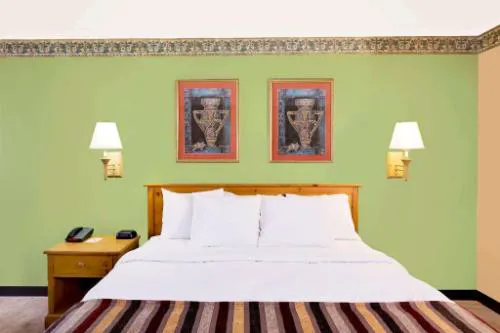 Days Inn & Suites by Wyndham Starkville hotel detail image 3