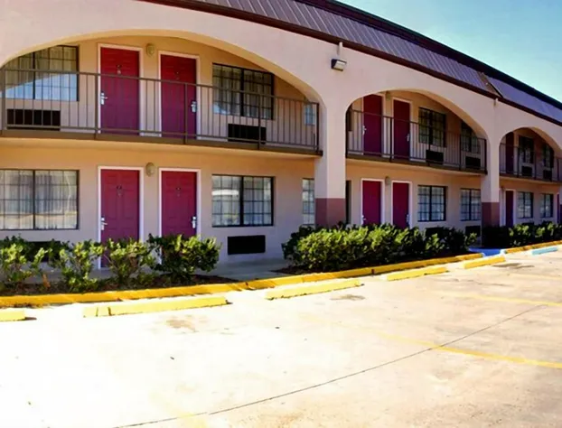 Days Inn & Suites by Wyndham Starkville hotel detail image 1