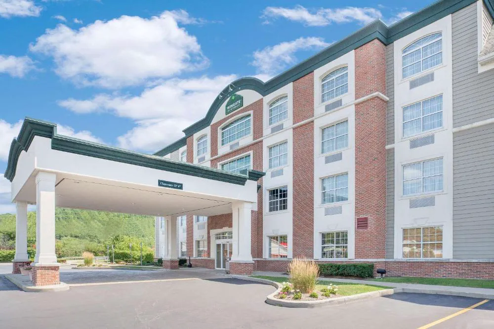 Wingate by Wyndham Ellicottville hotel hero