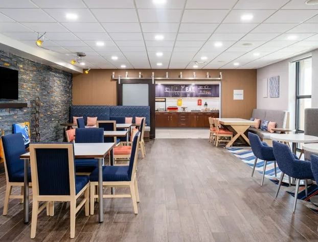 Hampton Inn Auburn hotel detail image 3