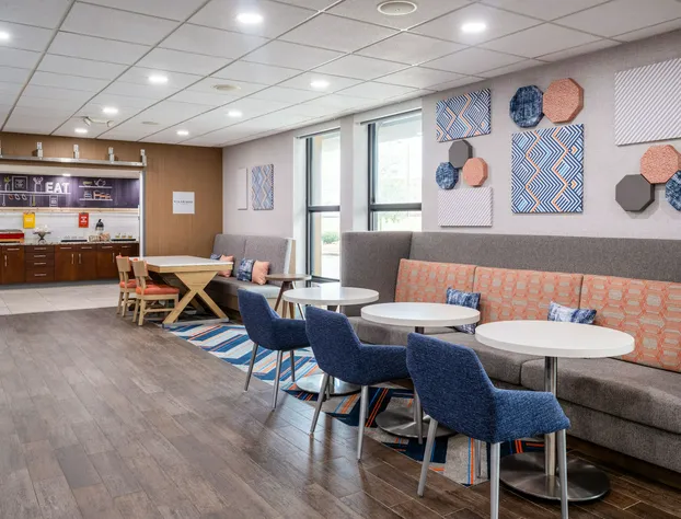 Hampton Inn Auburn hotel detail image 4