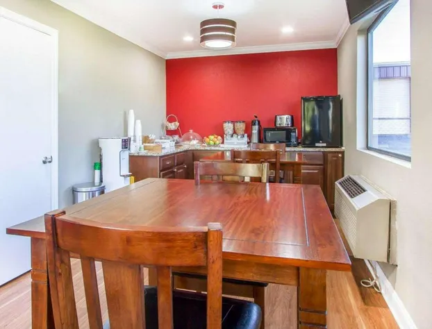 Econo Lodge Lanett hotel detail image 1